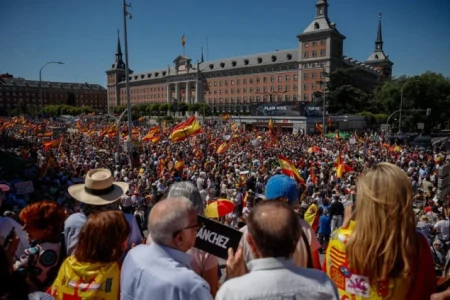 Održani masovni protesti u Madridu protiv premijera Pedra Sánchezа Održani masovni protesti u Madridu protiv premijera Pedra Sánchezа