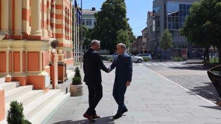 Gradonačelnik Milić i ministar Puhovac o jačanju saradnje u oblastima trgovine i turizma Gradonačelnik Milić i ministar Puhovac o jačanju saradnje u oblastima trgovine i turizma