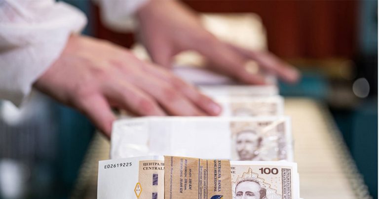 https://www.nezavisne.com/novosti/bih/Dodik-najavio-novo-povecanj-plata-i-penzija-u-Republici-Srpskoj/965283