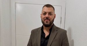 https://www.nezavisne.com/magazin/scena/Slobodan-Vasic-napravio-incident-u-avionu-pa-zavrsio-na-psihijatriji/965307