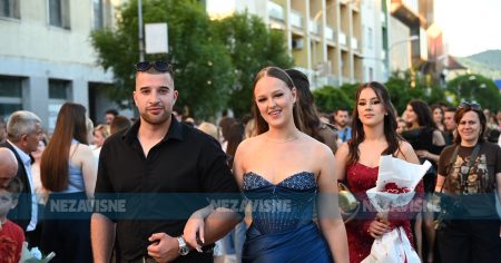 https://www.nezavisne.com/novosti/banjaluka/Ekonomisti-maturirali-bilans-uspjeha-jedne-generacije-ispisan-osmjesima-i-elegancijom-FOTO/966839 https://www.nezavisne.com/novosti/banjaluka/Ekonomisti-maturirali-bilans-uspjeha-jedne-generacije-ispisan-osmjesima-i-elegancijom-FOTO/966839