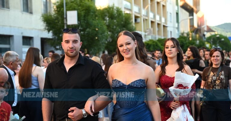 https://www.nezavisne.com/novosti/banjaluka/Ekonomisti-maturirali-bilans-uspjeha-jedne-generacije-ispisan-osmjesima-i-elegancijom-FOTO/966839