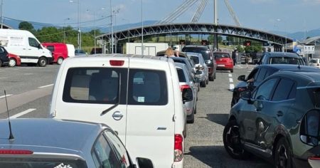 Na granici BiH i Hrvatske otkazao EES sistem: Sati čekanja Na granici BiH i Hrvatske otkazao EES sistem: Sati čekanja