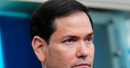 Rubio: SAD moraju spriječiti da ebola uđe u zemlju Rubio: SAD moraju spriječiti da ebola uđe u zemlju