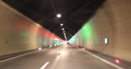Vozač (66) iz Bosne i Hercegovine “zabio” se u zid tunela u Austriji