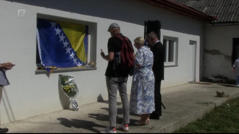Obilježene 34 godine od formiranja logora Trnopolje kod Prijedora Obilježene 34 godine od formiranja logora Trnopolje kod Prijedora
