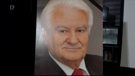Održana komemoracija Dragoljubu Mićunoviću: Bez njega ne bi bilo ni tračaka demokratije u Srbiji Održana komemoracija Dragoljubu Mićunoviću: Bez njega ne bi bilo ni tračaka demokratije u Srbiji