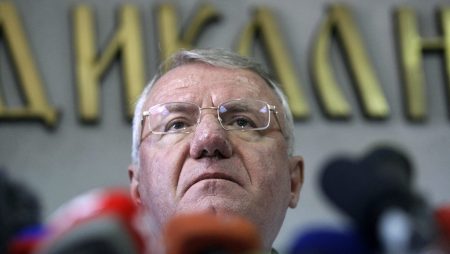 Srbija ignoriše haškog eksperta ze Šešeljev predmet Srbija ignoriše haškog eksperta ze Šešeljev predmet
