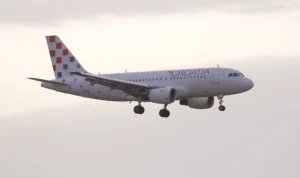 Avion Croatia Airlinesa izletio s piste pri polijetanju u Splitu, putnici evakuisani