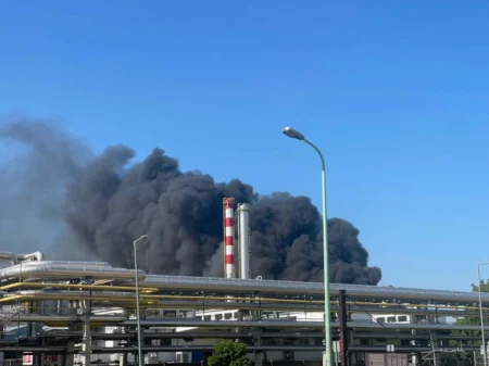 Jedna osoba poginula, više povrijeđenih nakon eksplozije u industrijskom kompleksu u Mađarskoj Jedna osoba poginula, više povrijeđenih nakon eksplozije u industrijskom kompleksu u Mađarskoj