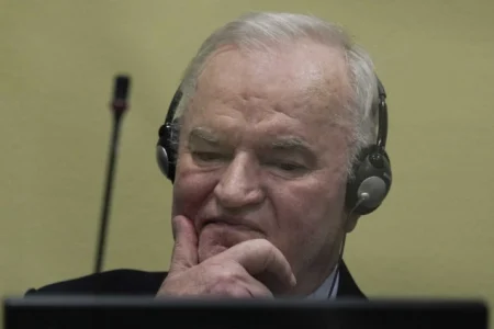 Odbrana traži da ratni zločinac Mladić bude hitno pušten iz Haaga jer se bliži kraju života