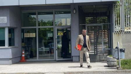 Počelo suđenje Miroslavu Kraljeviću zbog veličanja osuđenih ratnih zločina Počelo suđenje Miroslavu Kraljeviću zbog veličanja osuđenih ratnih zločina