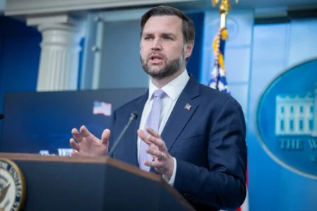 JD Vance: SAD ne razmatra slanje iranskog obogaćenog uranija Rusiji JD Vance: SAD ne razmatra slanje iranskog obogaćenog uranija Rusiji