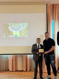 Posebna priznanja Atletskog saveza FBiH za zlato sa EYOF-a za Enhara Mahmića i trenera Hamzu Alića