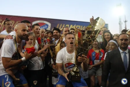 Uručen trofej fudbalerima banjalučkog Borca Uručen trofej fudbalerima banjalučkog Borca