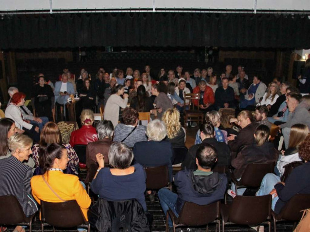 Predstavom Četiri sestre nastavljen 13. Festival glumca Bosne i Hercegovine u Konjicu Predstavom Četiri sestre nastavljen 13. Festival glumca Bosne i Hercegovine u Konjicu