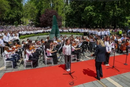 Dječija manifestacija Samo da rata ne bude: Podsjećamo da nećemo zaboraviti, da ćemo se sjećati
