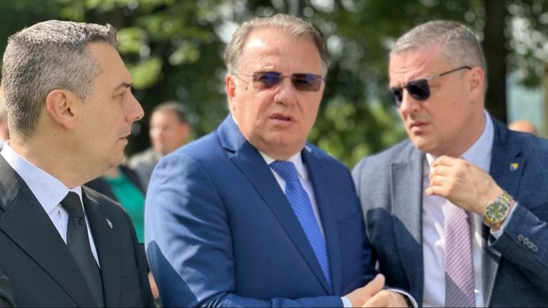 Vlada FBiH donijela konačnu odluku: Početkom juna Federacija se na londonskoj berzi zadužuje za 1,6 milijardi maraka. Kamatna stopa 5,25 posto Vlada FBiH donijela konačnu odluku: Početkom juna Federacija se na londonskoj berzi zadužuje za 1,6 milijardi maraka. Kamatna stopa 5,25 posto