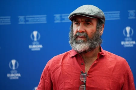 Eric Cantona podržava kampanju za zatvorenog palestinskog lidera Marwana Barghoutija Eric Cantona podržava kampanju za zatvorenog palestinskog lidera Marwana Barghoutija