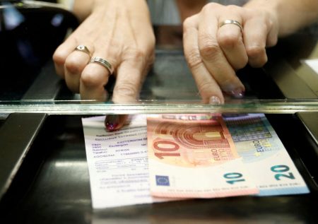 Pozicija valuta u međunarodnoj trgovini: Euro dominantan u izvozu EU, dolar jači u nafti