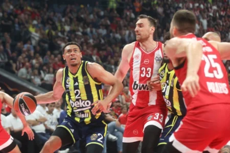 Košarkaši Olympiakosa pobijedili Fenerbahče i plasirali se u finale Final Foura Eurolige Košarkaši Olympiakosa pobijedili Fenerbahče i plasirali se u finale Final Foura Eurolige