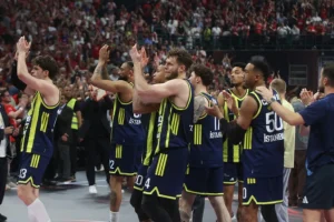 Organizacijski propusti na Final Fouru Eurolige izazvali oštre reakcije nakon što su navijači Fenerbahcea ostali ispred dvorane u Atini