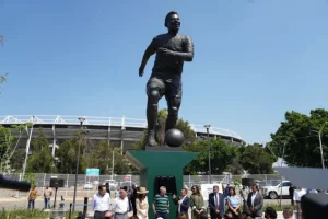 Visoka statua Pelea otkrivena u Guadalahari, pred Svjetsko prvenstvo Visoka statua Pelea otkrivena u Guadalahari, pred Svjetsko prvenstvo