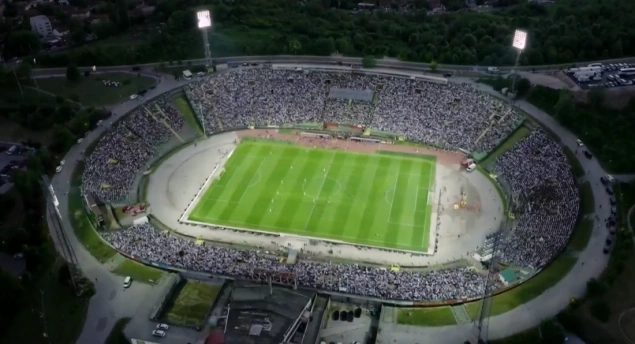 Stadion Asim Ferhatović Hase ispunjen do posljednjeg mjesta, nula na poluvremenu Stadion Asim Ferhatović Hase ispunjen do posljednjeg mjesta, nula na poluvremenu