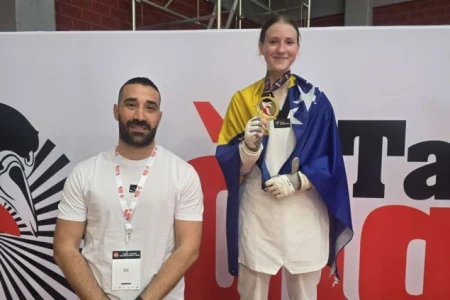 Uspjeh Taekwondo kluba iz Vogošće – Ema Mahmutović osvojila zlato, Emra Durmić bronzu