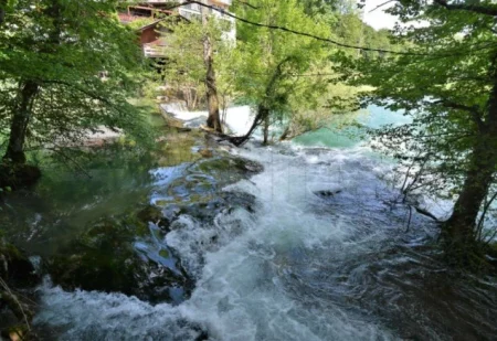 U rijeci Mrežnici kod Gornjeg Zvečaja pronađena dva beživotna tijela
