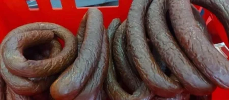 Zaplijenjeno više od 250 kg sudžuka u autobusu s Kosova: Proizvode razotkrio miris