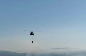Požar na nepristupačnom terenu kod Jablanice i dalje aktivan