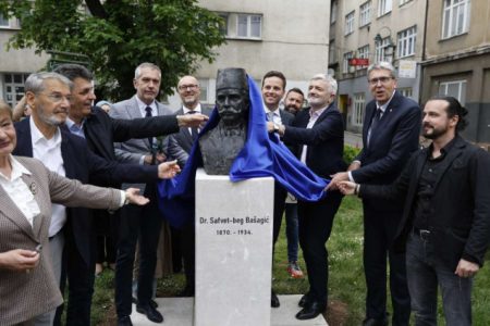 U centru Sarajeva postavljena bista Safvet-bega Bašagića – književnog, kulturnog i društvenog barda