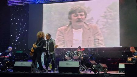 Emocije, nostalgija i bezvremenski hitovi obilježili koncert Indexi i prijatelji