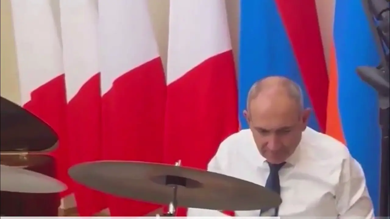 Diplomatska večer u ritmu muzike: Macron pjevao, Pashinyan svirao bubnjeve