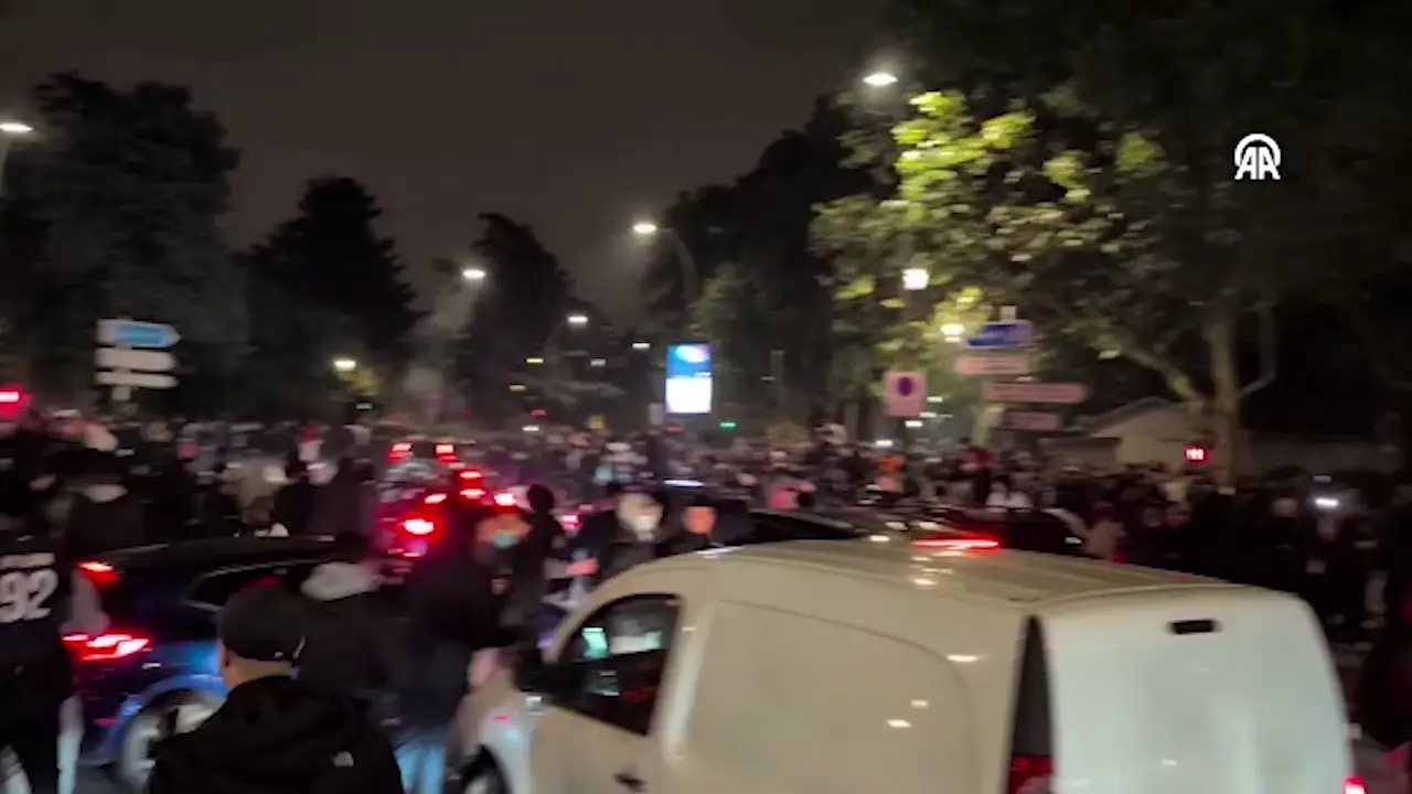 Navijači PSG-a se sukobili s policijom u Parizu nakon kvalifikacija za finale Lige prvaka