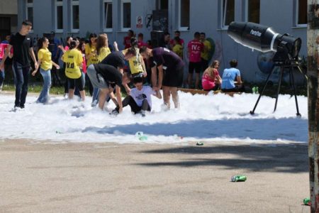 Norijada ispunila ulice Mostara: Maturanti slavili završetak srednje škole