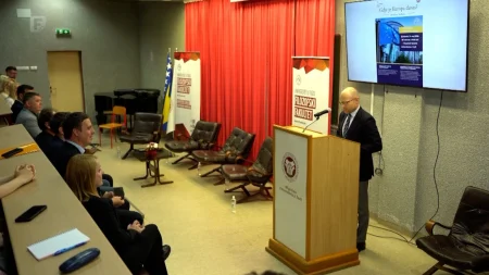 Studenti i srednjoškolci u Tuzli razgovarali o budućnosti Bosne i Hercegovine u EU