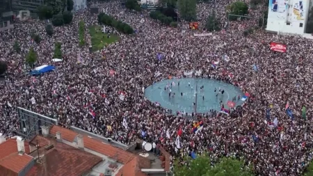 MUP Srbije i organizatori s potpuno različitim brojkama protesta u Beogradu MUP Srbije i organizatori s potpuno različitim brojkama protesta u Beogradu