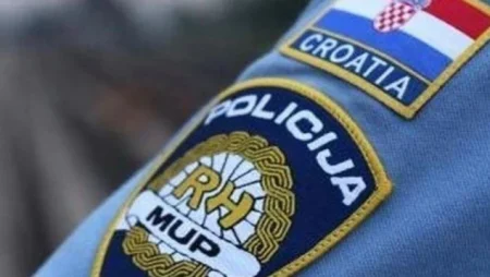 Državljanin BiH zbog majice kojom je uznemiravao prolaznike u Cavtatu kažnjen sa 700 eura