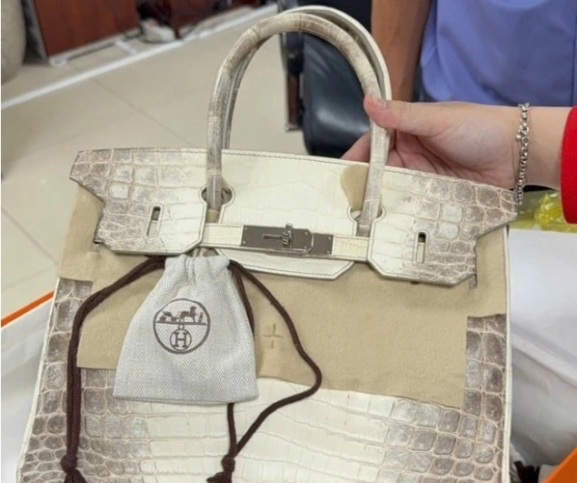 Zaplijenjene Hermès Birkin torbe prodane za više od 535.000 dolara Zaplijenjene Hermès Birkin torbe prodane za više od 535.000 dolara
