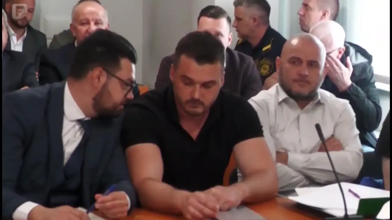 Počelo suđenje Besimu Kopiću i još 11 optuženih za trgovinu maloljetnicama u Tuzli Počelo suđenje Besimu Kopiću i još 11 optuženih za trgovinu maloljetnicama u Tuzli