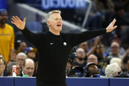 Steve Kerr ostaje na klupi Golden Statea Steve Kerr ostaje na klupi Golden Statea