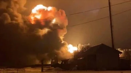 Požar u ruskoj luci Novorosijsk nakon napada dronovima, dvije osobe povrijeđene