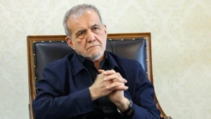 Pezeshkian papi Lavu XIV: Iran ostaje posvećen diplomatiji i miru