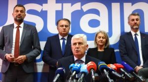 Trojka i HDZ dogovaraju izbor sudija Ustavnog suda: Eliminisati Farisa Vehabovića, imenovati Lejlu Konjić i Ivana Matešića