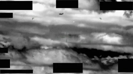 Pentagon objavio novu seriju tajnih NLO dosijea: Svjedoci prijavljivali zelene kugle i leteće diskove Pentagon objavio novu seriju tajnih NLO dosijea: Svjedoci prijavljivali zelene kugle i leteće diskove