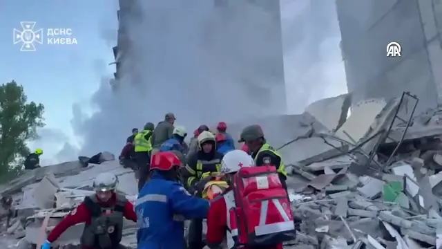 Tri osobe poginule, 40 povrijeđeno u ruskom napadu na Kijev, još ima ljudi pod ruševinama