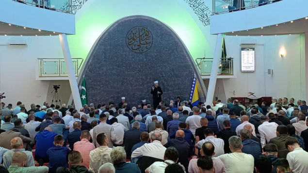 Kurban-bajram obilježen širom USK, centralna svečanost održana u Gradskoj džamiji Kurban-bajram obilježen širom USK, centralna svečanost održana u Gradskoj džamiji