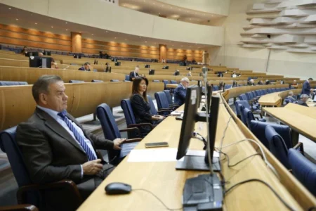Državni zastupnici sjednicu otvorili pitanjima zastupljenosti, granica i infrastrukturnih projekata